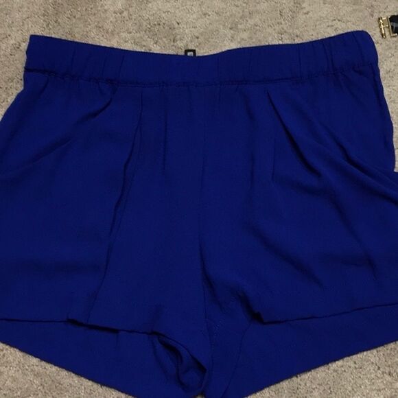 New. BCBG MAXAZRIA blue pleated shorts. NWOT - Picture 1 of 5